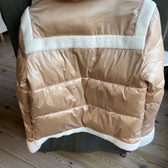 Generation Love Talia puffer with faux fur
Size medium
New with tags - Picture 4 of 4